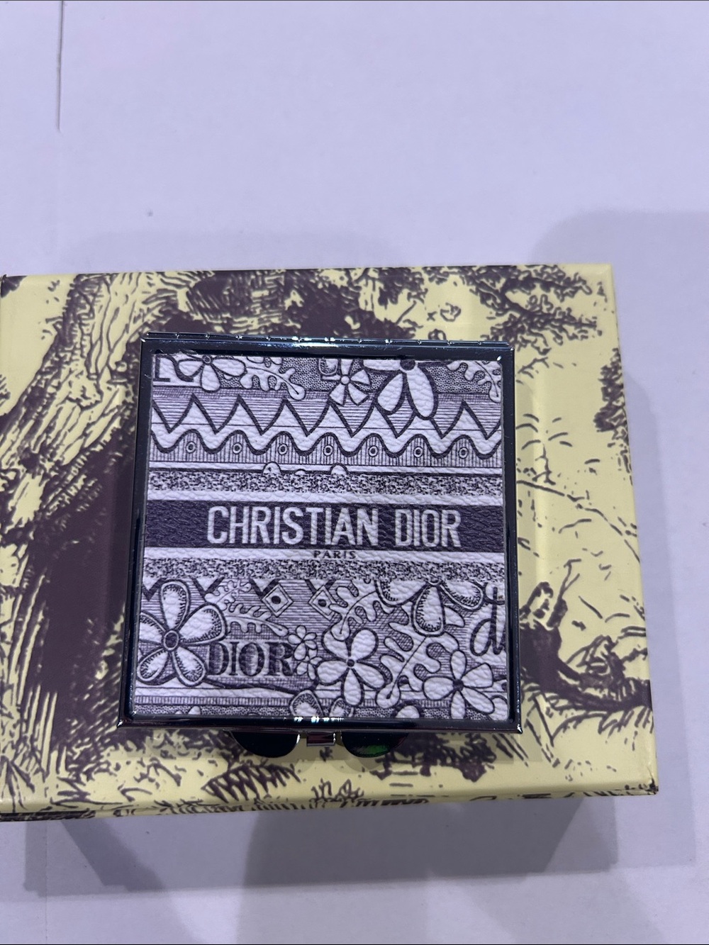 Compact mirror - Picture 2 of 6